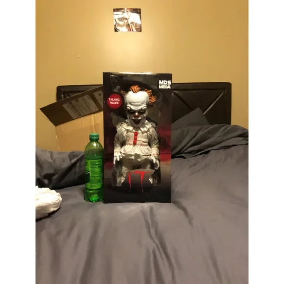 Mezco - It (2017) - Mds Mega Scale - Talking Pennywise Std